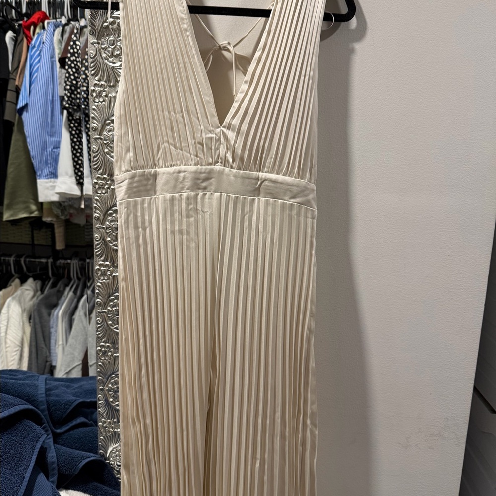 Abercrombie & Fitch Cream Pleated Dress
